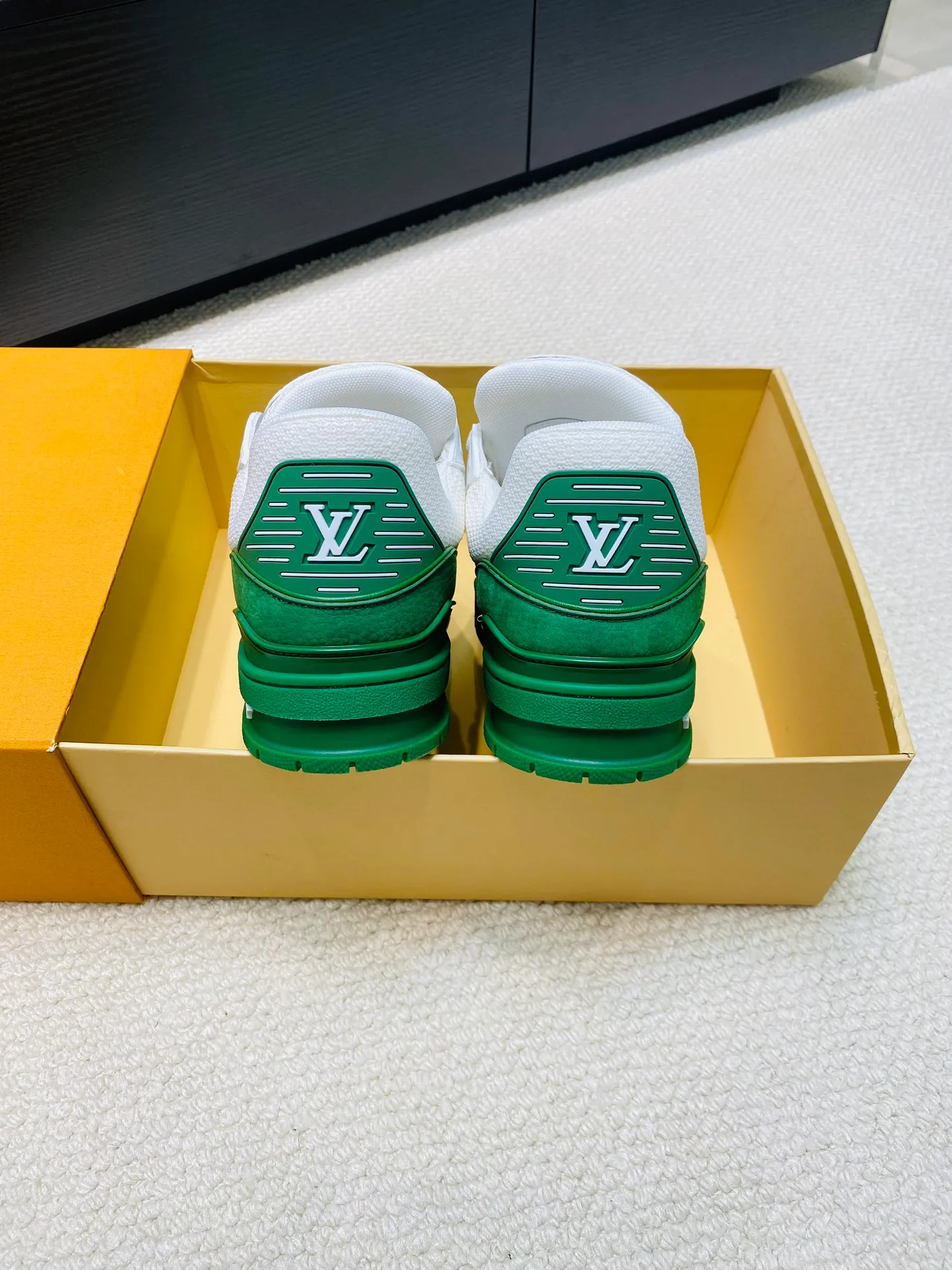 👟👟Ex-factory price 800👟👟 💰💰💰 Hot style 🆕🆕🆕𝙇𝙑 LV Louis Vuitton L House Donkey Brand Trainer Series Couple Style Casual Sports Shoes Skateboard Shoes Original Purchase Development Production Production This pair of LV Trainer sneakers are made of a blend of technical materials with waterproof properties. The meticulously crafted upper is notable for its many signature details, including Louis Vuitton and #54 in script, referencing the year 1854. Exquisite packaging at the delivery counter🛍📦 ▪️Fabrics: Original customized imported cowhide ▪️Inner lining: Original customized breathable mesh ▪️Outsole: Original open-molded non-slip TPU combination outsole ▪️Sole thickness: 3 cm ▪️Size: Women's 35-41 / Men's 38-46